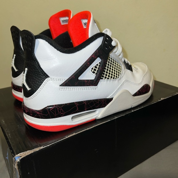 Jordan 4 - Picture 5 of 11